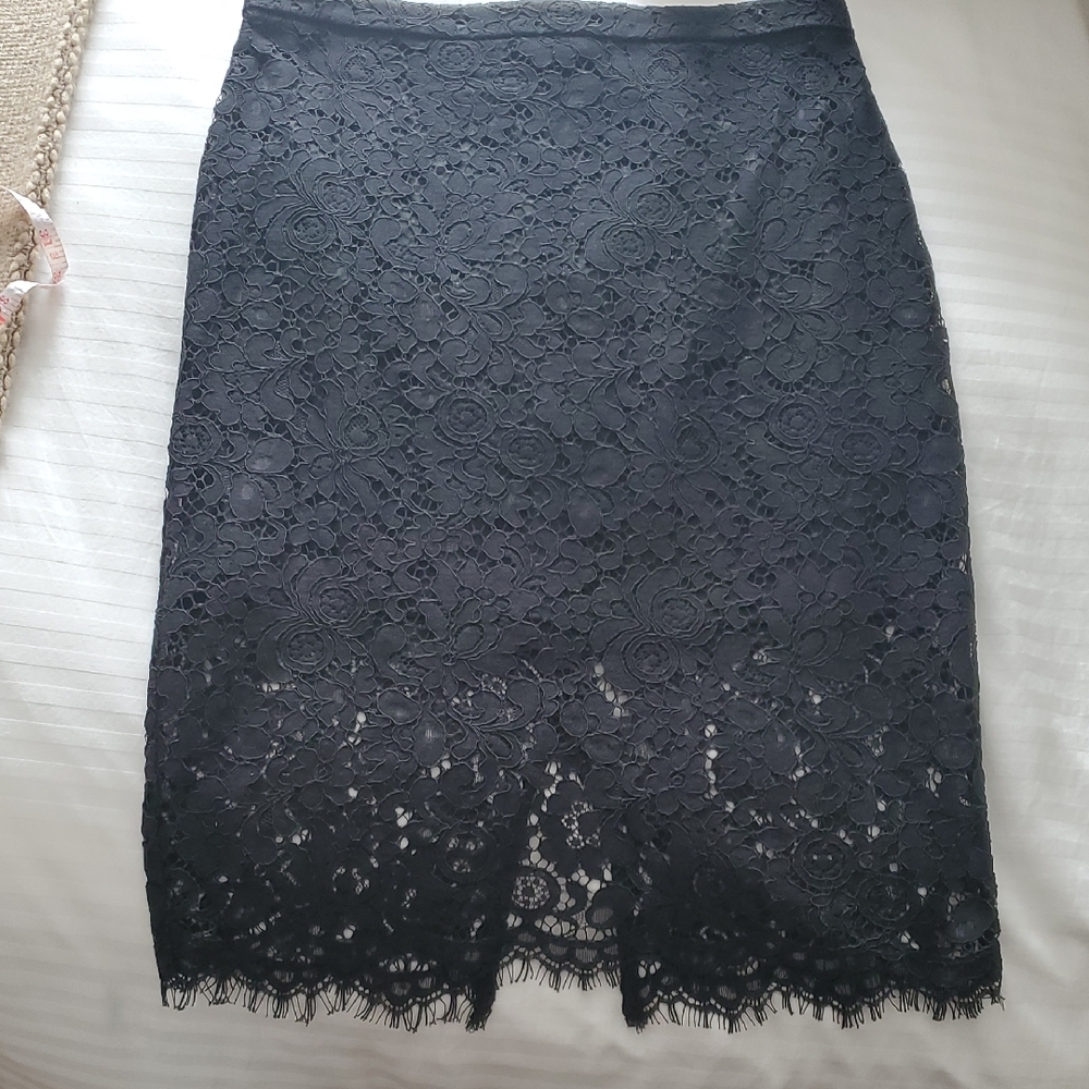 Chic Black Lace Pencil Skirt